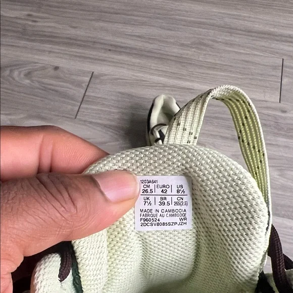 ASICS GT 2160' Dark Green and Cream Sneakers - Picture 10 of 13